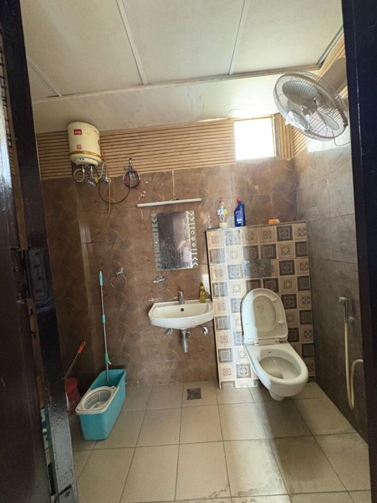 Bathroom, ambala highway 2 Bedroom 1450 Sq.Ft. Apartment In Ambala Highway Zirakpur 10726587