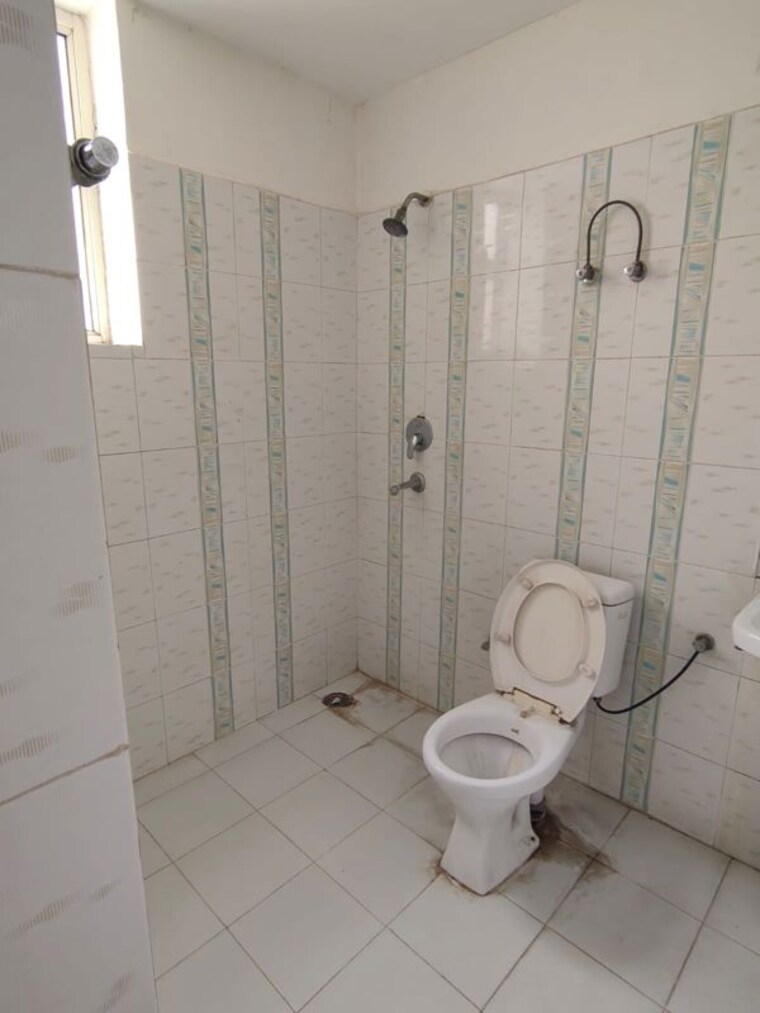 Bathroom, savfab-jasmine-grove 2 Bedroom 1095 Sq.Ft. Apartment In Delhi Meerut Expressway Ghaziabad 10726596