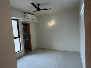 Room in 3.5 BHK Apartment at M3M Latitude, Sector 65 – for Rent