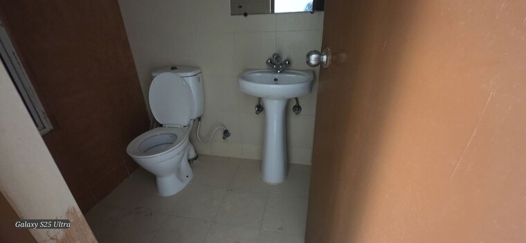 Bathroom, mahagun-mywoods 2 Bedroom 935 Sq.Ft. Apartment In Sector 16c Greater Noida Greater Noida 10726575