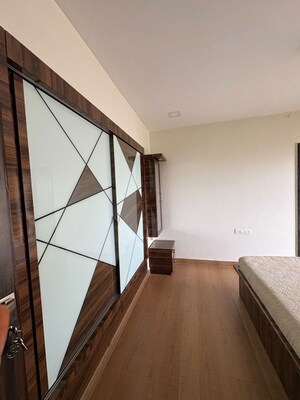 Room in 2 BHK Apartment at Siddhi Highland Park, Kolshet Road – for Rent