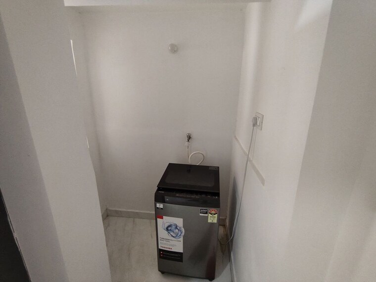 Bathroom, paras-tierea 3.5 Bedroom 1580 Sq.Ft. Apartment In Sector 137 Noida 10726629