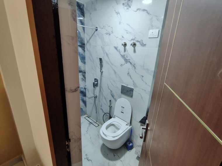 Bathroom, paras-tierea 3.5 Bedroom 1580 Sq.Ft. Apartment In Sector 137 Noida 10726629