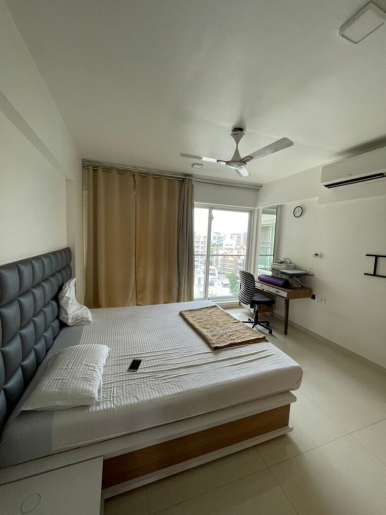 Bedroom, paradigm-nivan 3 Bedroom 1409 Sq.Ft. Apartment In Khar West Mumbai 10726614