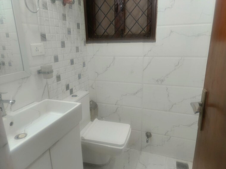 Bathroom, ardee-city 3 Bedroom 1500 Sq.Ft. Builder Floor In Sector 52 Gurgaon 10726637