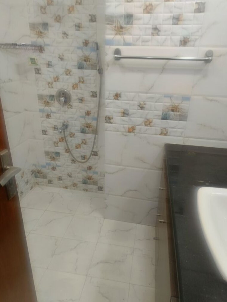 Bathroom, ardee-city 3 Bedroom 1500 Sq.Ft. Builder Floor In Sector 52 Gurgaon 10726637