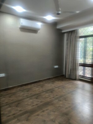 Room in 3 BHK Builder Floor at Ardee City, Sector 52 – for Sale