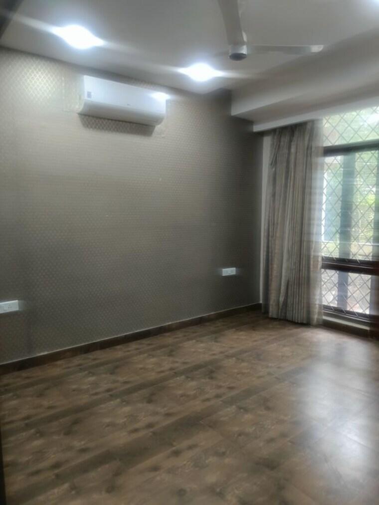 Room, ardee-city 3 Bedroom 1500 Sq.Ft. Builder Floor In Sector 52 Gurgaon 10726637