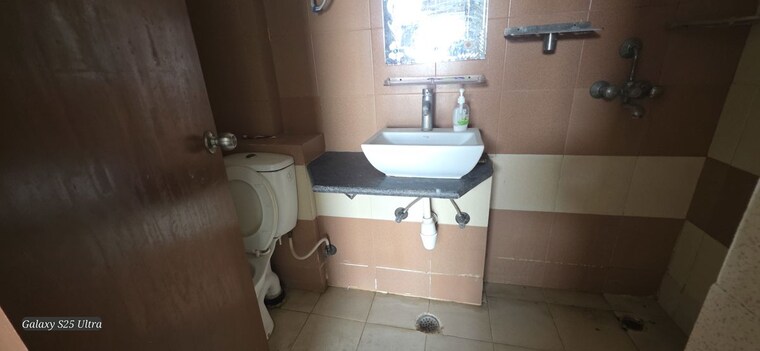 Bathroom, mahagun-mywoods 2.5 Bedroom 1110 Sq.Ft. Apartment In Sector 16c Greater Noida Greater Noida 10726633