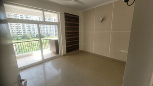 Room in 3 BHK Apartment at Amrapali Silicon City, Sector 76 – for Sale