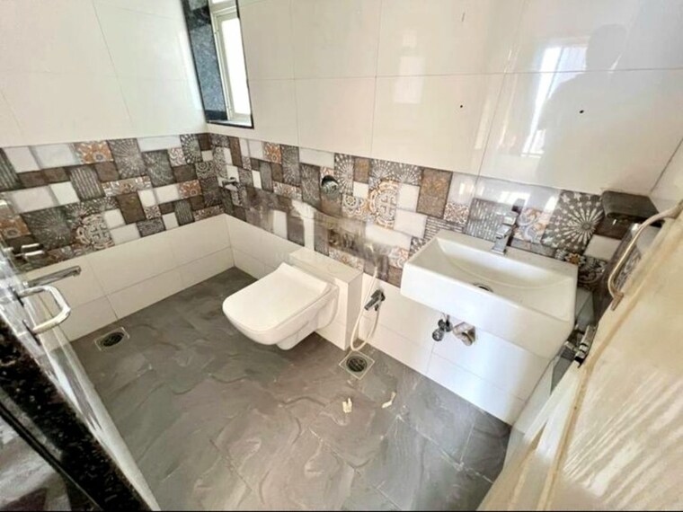 Attached Bathroom, mulund west 3 Bedroom 1100 Sq.Ft. Apartment In Mulund West Mumbai 10725137