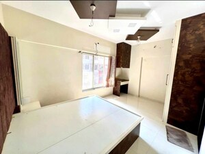 Room in 3 BHK Apartment at Mulund West – for Sale