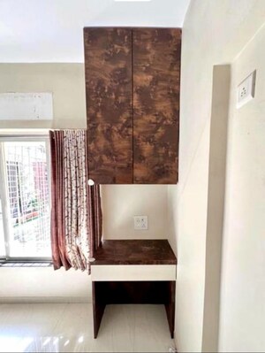 Room in 3 BHK Apartment at Mulund West – for Sale