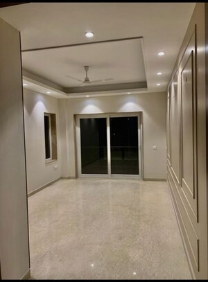 Building Lobby in 5 BHK Apartment at DLF The Camellias, Sector 42 – for Rent