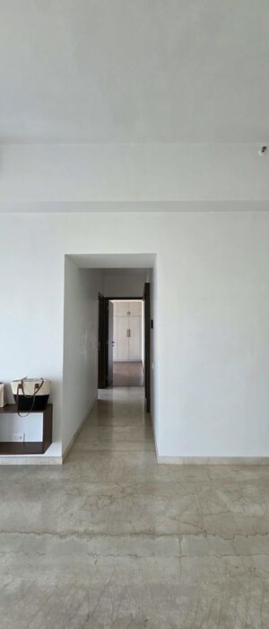 Room in 2 BHK Apartment at Piramal Aranya, Byculla – for Rent