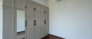 Room in 2 BHK Apartment at Piramal Aranya, Byculla – for Rent
