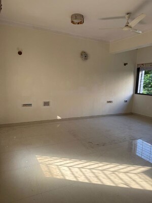 Room in 3 BHK Apartment at Basant Apartment Cuffe Parade, Cuffe Parade – for Rent