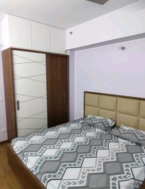 Room in 2 BHK Apartment at Experion Capital, Gomti Nagar – for Rent