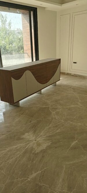 Room in 4 BHK Builder Floor at Unitech Nirvana Country Cedar Crest, Sector 50 – for Rent