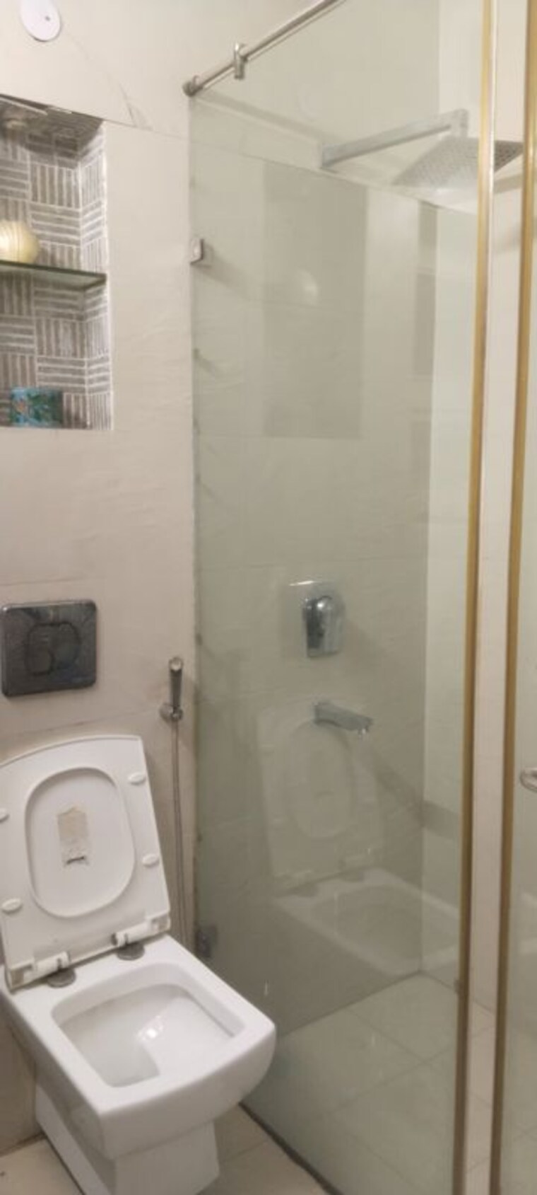 Bathroom, sarita vihar 3 Bedroom 1950 Sq.Ft. Apartment In Sarita Vihar Delhi 10726759