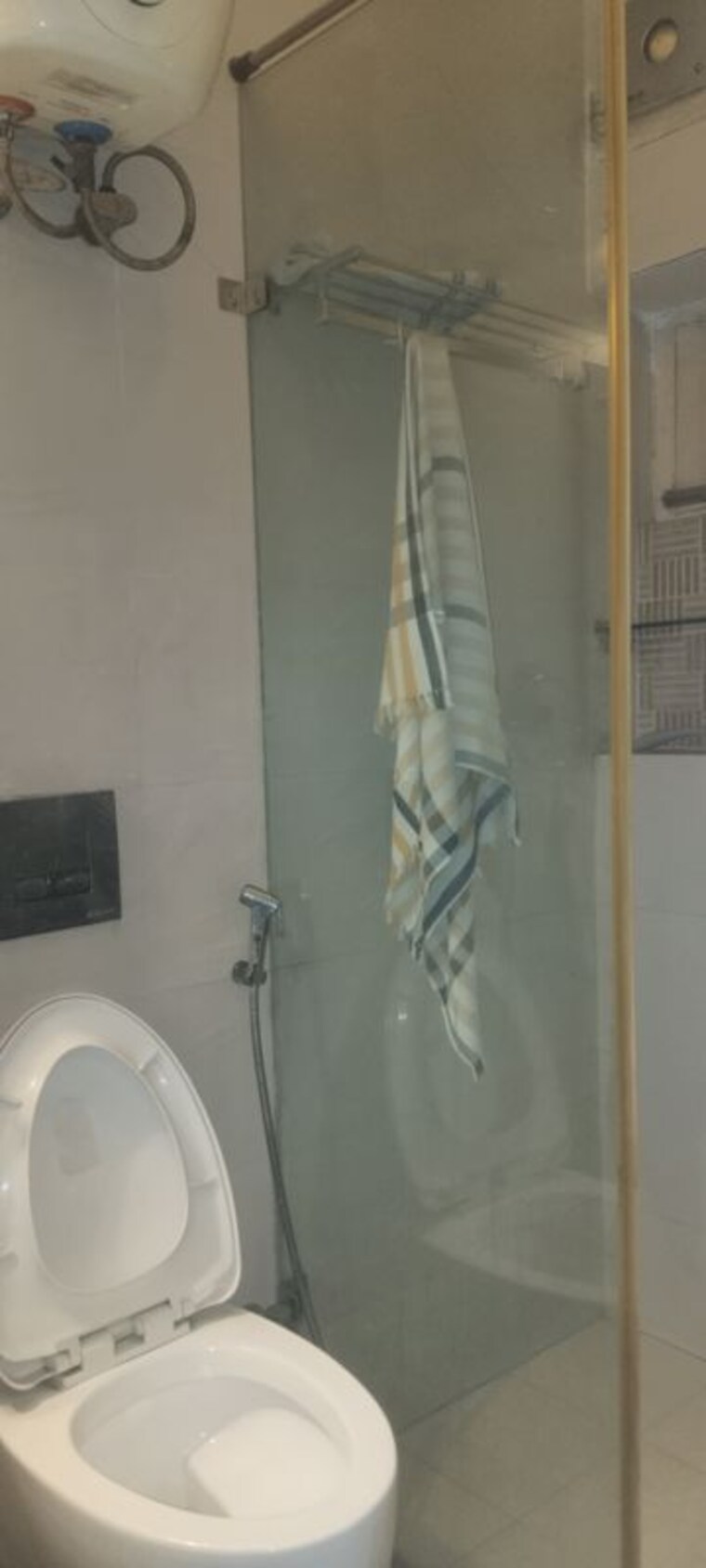 Bathroom, sarita vihar 3 Bedroom 1950 Sq.Ft. Apartment In Sarita Vihar Delhi 10726759