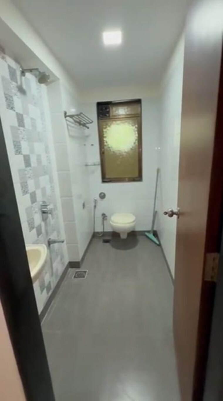 Bathroom, chembur 2 Bedroom 720 Sq.Ft. Apartment In Chembur Mumbai 10726734