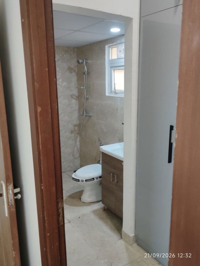 Bathroom, tulip-yellow 3 Bedroom 1704 Sq.Ft. Apartment In Sector 69 Gurgaon 10726767