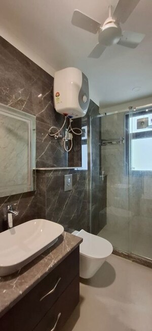 Team Area in 3 BHK Builder Floor at South Extension ii – for Rent