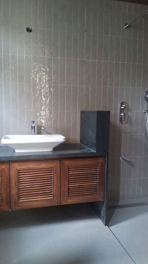 Furnished Amenities in 3 BHK Builder Floor at Indiranagar – for Sale