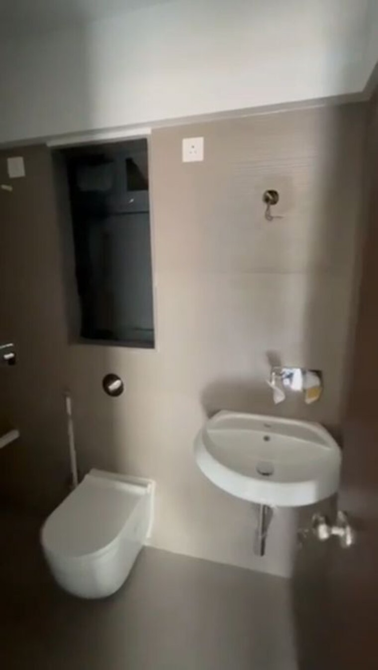 Bathroom, chembur 2 Bedroom 700 Sq.Ft. Apartment In Chembur Mumbai 10726774