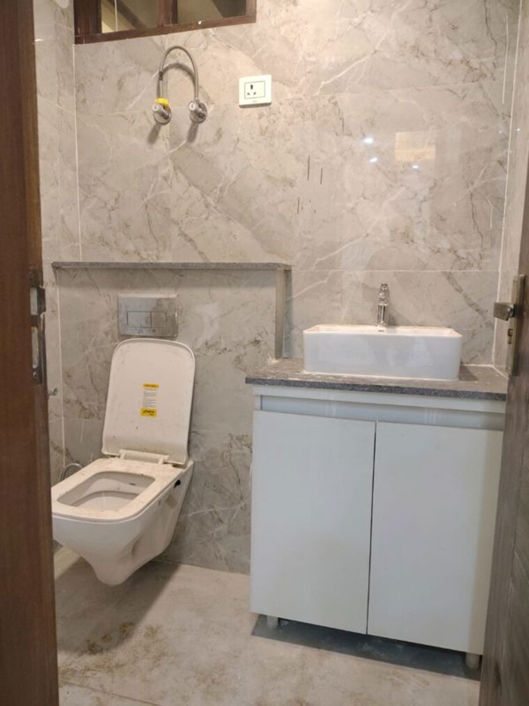 Bathroom, chattarpur 2 Bedroom 800 Sq.Ft. Builder Floor In Chattarpur Delhi 10726794