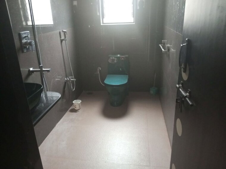 Bathroom, shukrawar peth 5 Bedroom 2000 Sq.Ft. Independent House In Shukrawar Peth Pune 10726592