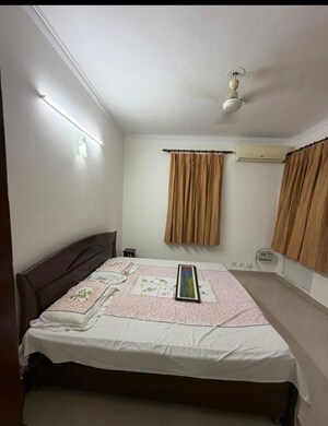 Bedroom in 3 BHK Apartment at Suncity Essel Tower, Sector 28 – for Rent