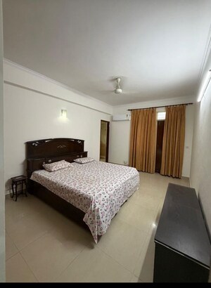 Bedroom in 3 BHK Apartment at Suncity Essel Tower, Sector 28 – for Rent