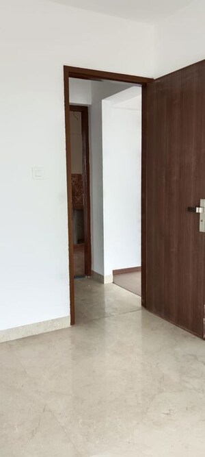 Room in 2.5 BHK Apartment at Neumec Shreeji Towers, Wadala East – for Sale