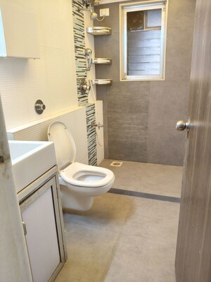 Attached Bathroom in 2.5 BHK Apartment at Gundecha Symphony, Andheri West – for Sale