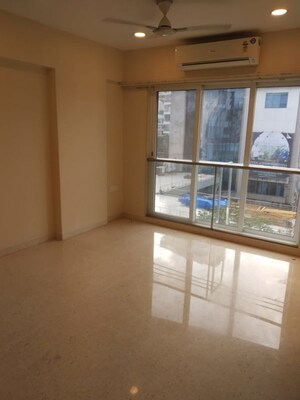 Room in 2 BHK Apartment at Supreme Badrinath, Khar West – for Rent