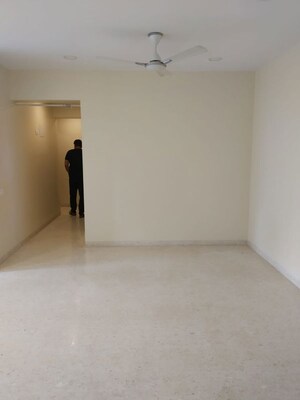 Room in 2 BHK Apartment at Supreme Badrinath, Khar West – for Rent