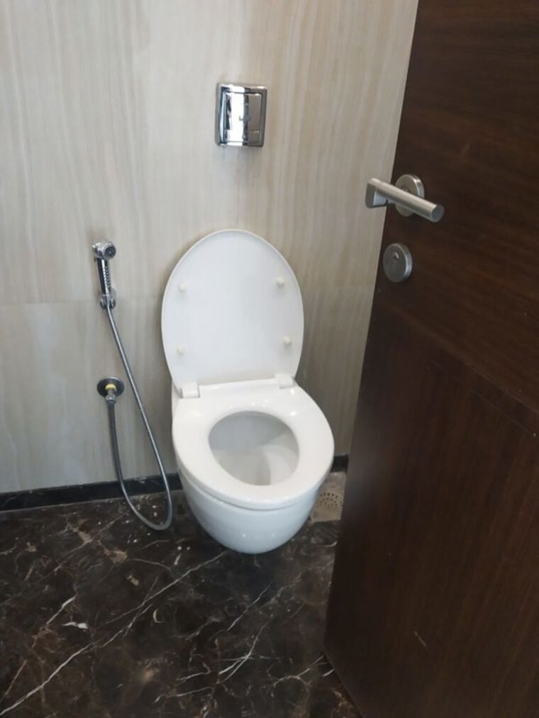 Bathroom, supreme-badrinath 2 Bedroom 810 Sq.Ft. Apartment In Khar West Mumbai 10726863