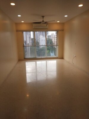 Room in 2 BHK Apartment at Supreme Badrinath, Khar West – for Rent