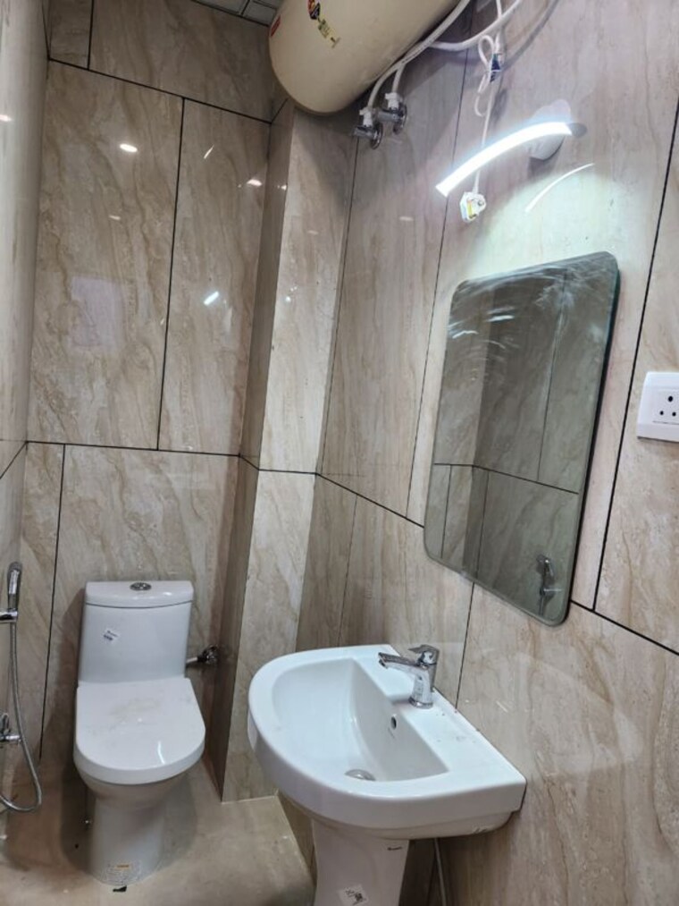 Bathroom, aman vihar 1 Bedroom 1100 Sq.Ft. Builder Floor In Aman Vihar Dehradun 10726882