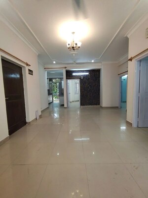 Room in 3 BHK Builder Floor at Aman Vihar – for Rent