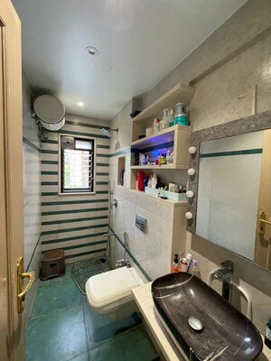 Team Area in 2 BHK Apartment at New Garden View, Bandra West – for Rent