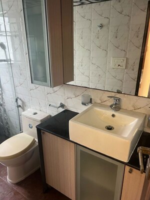 Team Area in 2 BHK Apartment at New Garden View, Bandra West – for Rent
