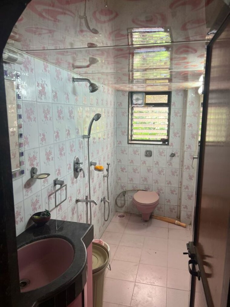 Bathroom, new-garden-view 2 Bedroom 850 Sq.Ft. Apartment In Bandra West Mumbai 10726894