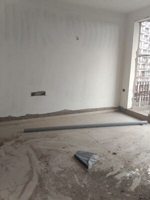 Room in 2 BHK Apartment at Omaxe Grand Omaxe, Gomti Nagar – for Sale