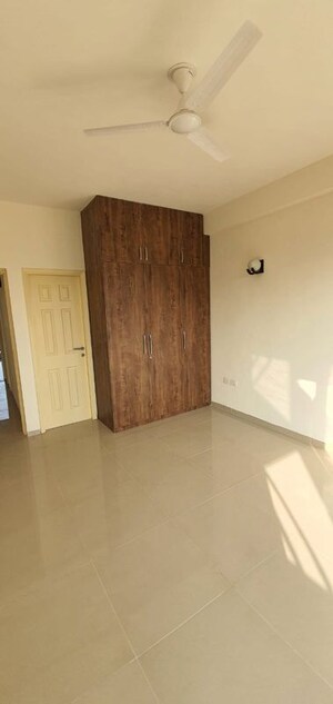 Room in 3 BHK Builder Floor at Emaar MGF Emerald Hills, Sector 65 – for Rent