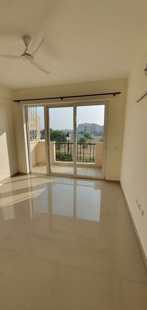 Room in 3 BHK Builder Floor at Emaar MGF Emerald Hills, Sector 65 – for Rent