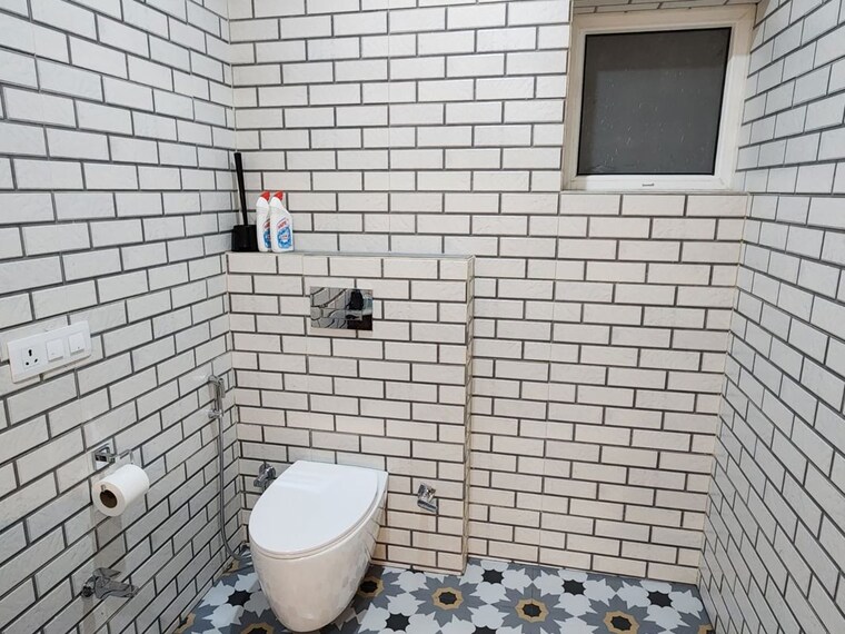 Bathroom, jasola 1 RK 350 Sq.Ft. Builder Floor In Jasola Delhi 10726918