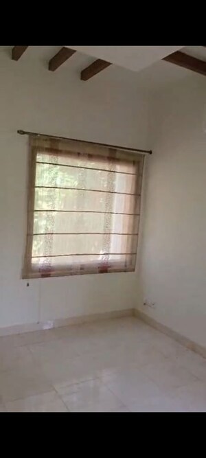 Room in 2 BHK Builder Floor at Sector 21 – for Rent